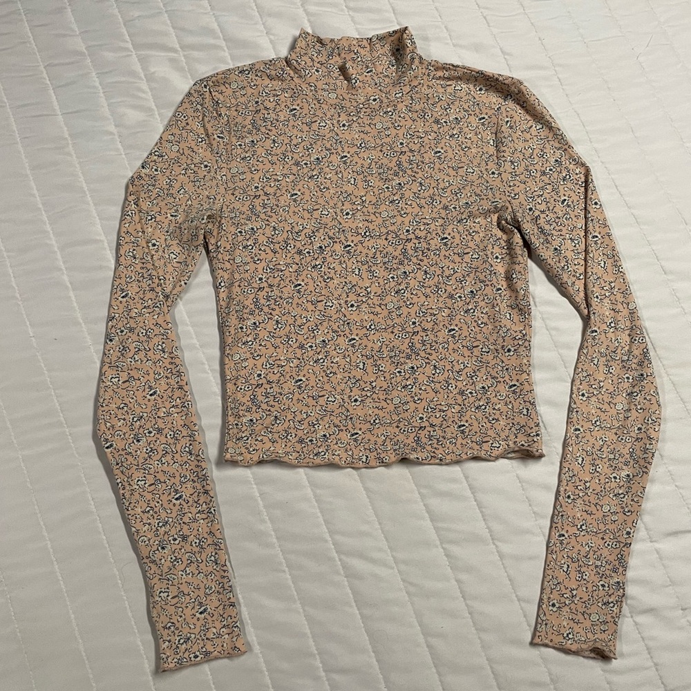 BKK CHANCE floral long sleeve turtle neck size small (juniors)with thumb holes